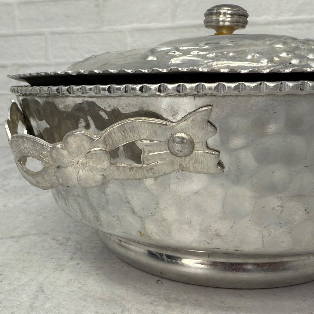 Gorgeous Mid Century 50's Hammered Aluminum Covered Bowl Lid Nasco Casserole - Picture 5 of 7